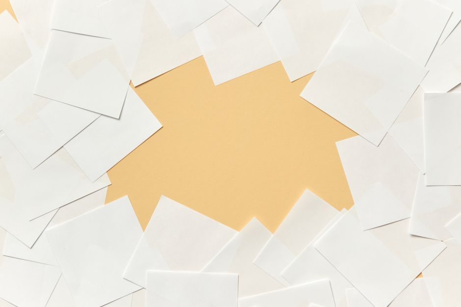 断肠 — A collection of blank papers spread around a central empty space on a table.