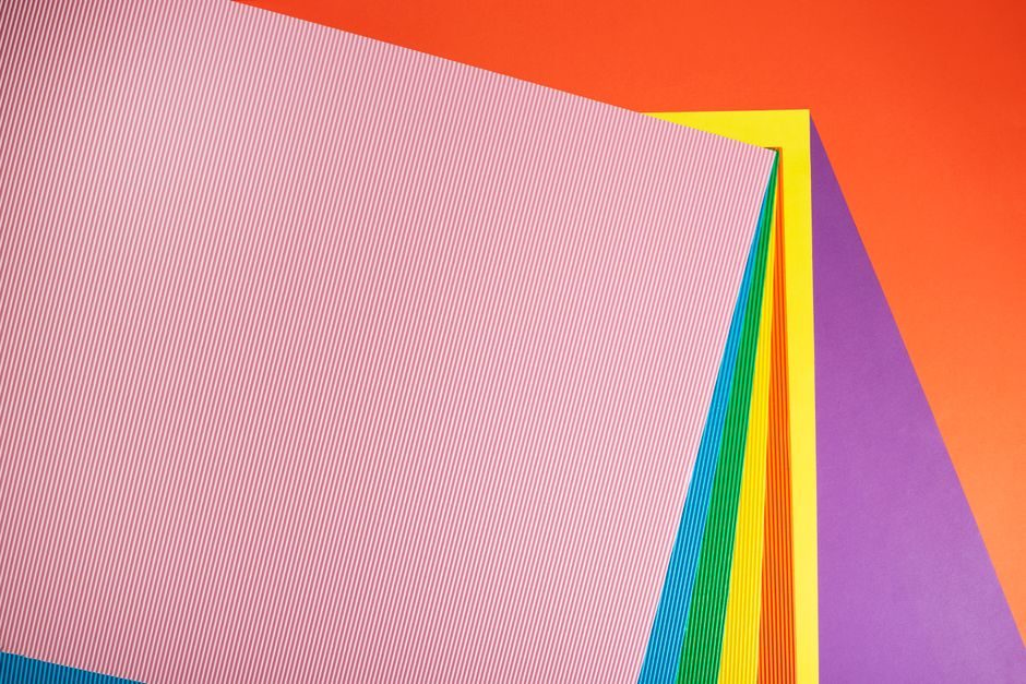 水红 — Vibrant layered paper sheets in various colors create an abstract design.